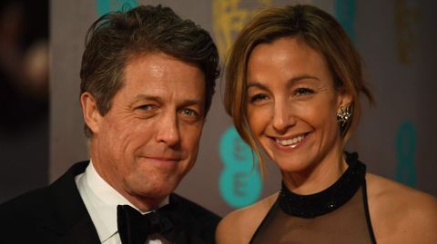 Hugh Grant y Anna Elisabet Eberstein