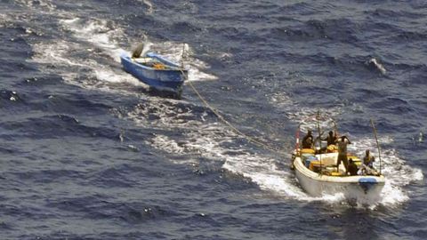 Presuntos piratas somalíes en una imagen de archivo del 2010