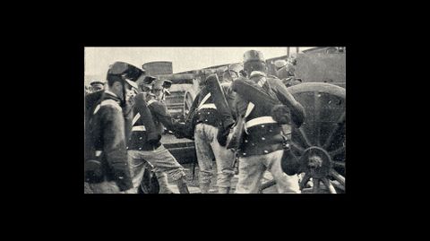 Desembarque de las piezas de artillería que se desplazaron a Bóveda por ferrocarril