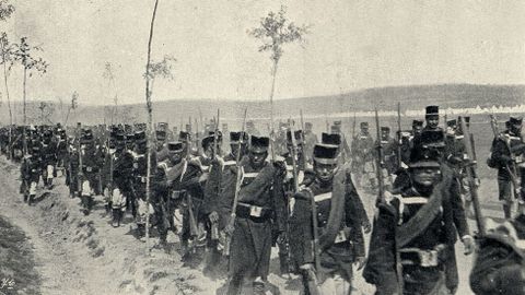 Un momento de la llegada de las columnas de infantería al Campo do Teixugo