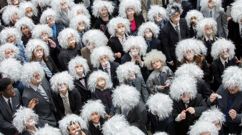 Algunos de las 404 personas que participaron en El siguiente Einstein, en honor al clebre cientfico alemn. (Toronto). 