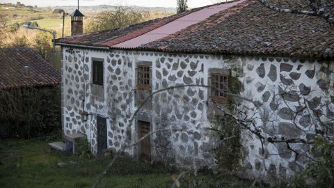 Fachada decorada de la Casa Carballeda, en la parroquia de San Fiz da Laxe en el municipio de O Saviñao