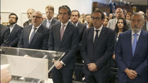 El ministro de Fomento, igo de la Serna, durante la inauguracin de la Mesa del Corredor Mediterrneo, acto en el que se ha guardado un minuto de silencio en honor a la poltica catalana. 
