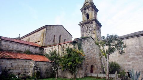 Monasterio de Oia. Situado a la orilla del mar estuvo ocupado por monjes de la Orden del Cister.