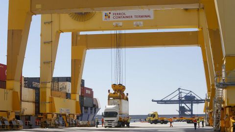 Operación con contenedores en Caneliñas
