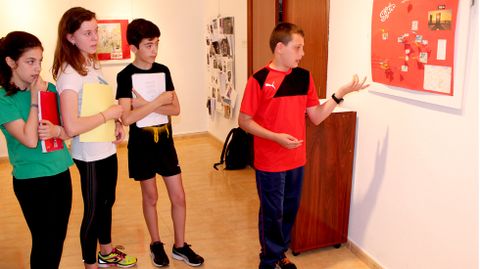 Alumnos y alumnas de 1º de la ESO del RIES Jovellanos muestran su ruta poética por Gijón