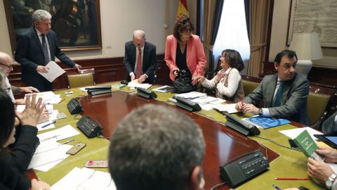 El presidente de la comisión, Pedro Quevedo, de Nueva Canarias, al inicio de la reunión de la comisión de investigación sobre la presunta financiación ilegal del PP