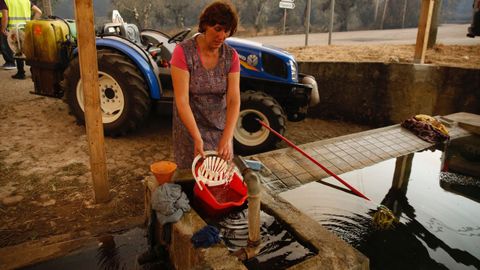 Doce personas se salvaron metiéndose en este tanque de agua