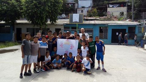 Niños de El Salvador, celtistas gracias a Nico Domínguez