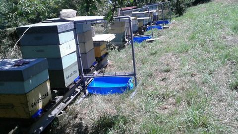 El arpa eléctrica con el tanque de agua debajo.