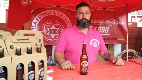 Serxu Solares, organizador del evento, ha recuperado este año La Estrella de Gijón.
