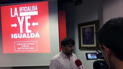 Presentacin de la enmienda de militantes socialistas por el asturiano