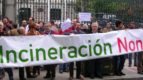 Protesta contra la incineracin en Oviedo