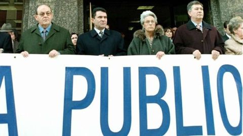Pilar Muro, viuda de Publio Cordn, de una concentracin para exigir la liberacin del empresario en el ao 1997