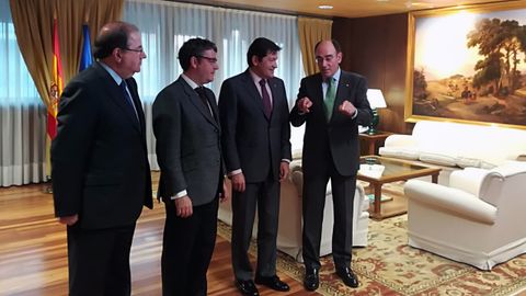 El presidente de Castilla y León, Juan Vicente Herrera, el ministro de Energía, Álvaro Nadal, el presidente de Asturias, Javier Fernández, y el presidente de Iberdrola, Ignacio Galán