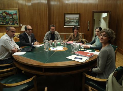 Isabel Garca Tejerina junto a los representantes de ONG