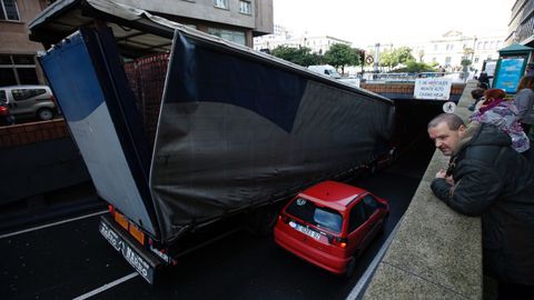Trailer atascado en Juana de Vega