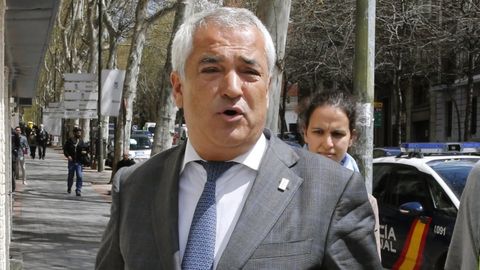 Luis Pineda, a la salida de un registro en la sede de Ausbanc en el año 2016