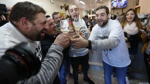 Celebración en el bar Cascudo
