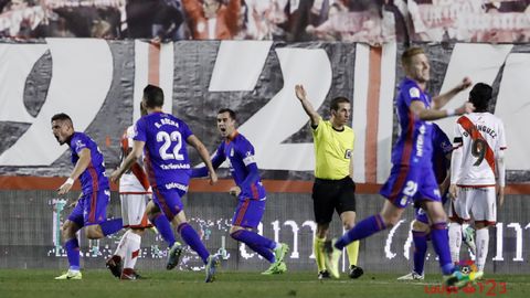 Gol Christian Real Oviedo Rayo Vallecano.Los futbolistas del Real Oviedo celebran el gol de Christian