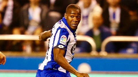 Temporada 2016/17
La marcha de Babel al Besiktas obliga al Dépor a reforzar los extremos. Llegan Kakuta y Ola John, que no acaban de afianzarse. Además, la salida de Rubén Martínez provoca la llegada de Davy Roef.