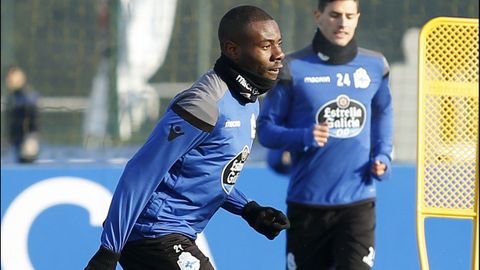 El fabrilista One y Schär ensayaron para actuar como pareja de centrales en el partido del domingo en el Bernabéu