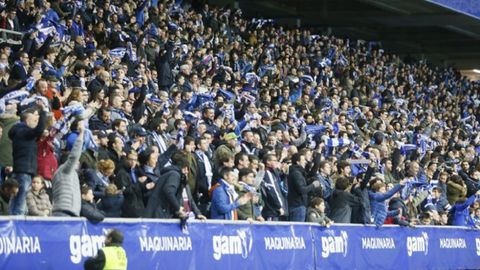 La aficin anima en el Carlos Tartiere