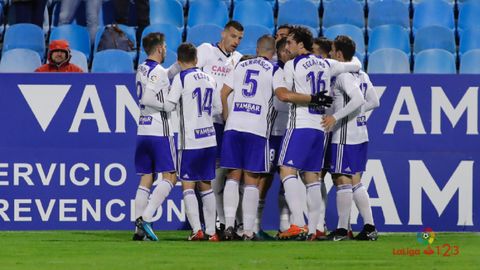 Los jugadores del Zaragoza celebran un gol ante el Lugo