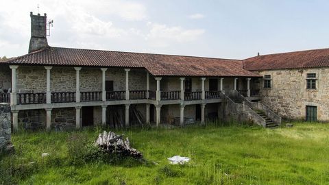 El pazo de Vilelos, de grandes dimensiones, está actualmente en proceso de restauración