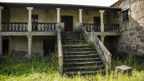 Escalinata de la entrada del pazo de Vilelos