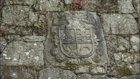 En diversos lugares del pazo de Vilelos se conservan antiguos escudos de armas