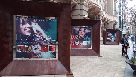 Exposicin dedicada a Luz Casal en las calles de Avils