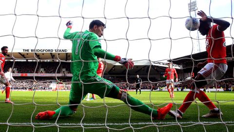 Pantilimon en una acción en el último partido ante el Derby County