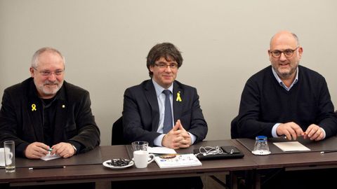 Puigdemont se reuni ayer con diputados de su partido