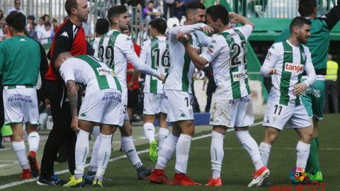 Cordoba Arcangel.Los futbolistas del Cordoba celebran un gol ante el Valladolid