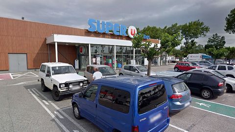 Imagen del supermercado de Trbes (Francia) donde se ha atrincherado un hombre