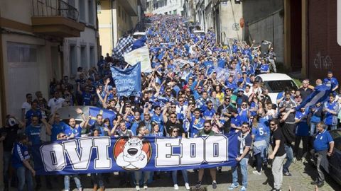 Afición del Oviedo en Lugo en 2017