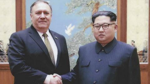 Imagen del pasado 26 de abril, Mike Pompeo junto a Kim Jong-un