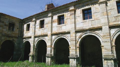 Interior del Monasterio de Santa María la Real de Obona, en Tineo
