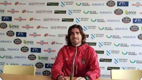 Luismi en la sala de prensa de Pasarón