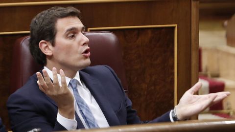 El lder de Ciudadanos, Albert Rivera, gesticula durante el debate. Se pregunt donde estaba Rajoy al principio de la sesin ya que el popular apareci poco antes de las diez y media. 