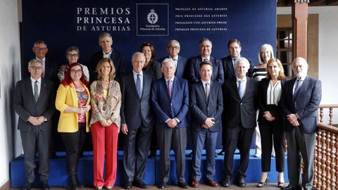 El jurado del Premio Princesa de Asturias de Investigación Científica y Técnica 2018, presidido por Pedro Echenique (c), inició hoy las deliberaciones del galardón, cuyo ganador dará a conocer mañana en Oviedo