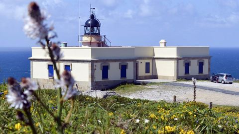 Cabo Prior. Lugar de culto con sus impresionantes acantilados y, está claro, con el faro, hoy en día automatizado, que está ubicado en un histórico edificio. Un tramo de la ruta para detenerse