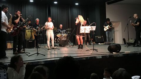 Cerró el concierto el combo de música moderna con cuatro canciones y un bis