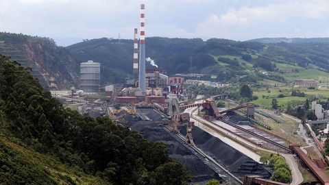 Vista de la central térmica de Aboño. El PP ha trasladado hoy al resto de grupos de la Junta General una propuesta de declaración institucional, que requiere de la unanimidad para salir adelante, en defensa del mantenimiento del carbón dentro del mix energético nacional y en contra del cierre anticipado de las centrales térmicas