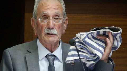 Vincent García participó en Oviedo en la presentación del ensayo ganador del Premio Máximo Fuertes Acevedo basado en su vida, 42.553: después de Buchenwald, de Xuan Santori Vázquez.El último superviviente español del campo de concentración alemán de Buchenwald, Vicente García Riestra, con el pantalón que usaba siendo prisionero de Buchenwald.