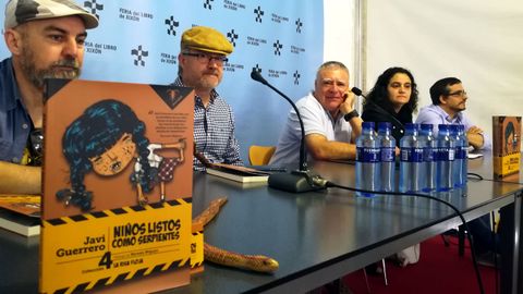 Un momento de la presentación de «Niños listos como serpientes», de Javi Guerrero, en la Feria del Libro de Gijón