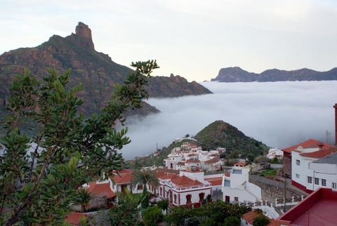 TEJEDA, CANARIAS. Aqu se encuentra el smbolo de Gran Canaria, el Roque Nublo, un monolito basltico de hace millones de aos, resultado de los procesos volcnicos eruptivos que dieron lugar a la formacin de la isla