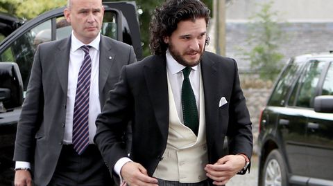 El novio, Kit Harington, a su llegada al enlace. 