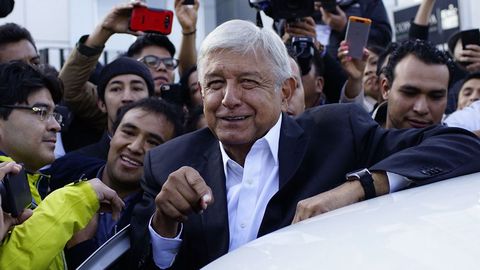 López Obrador votó este domingo por la activista social Rosario Ibarra de Piedra, que no es candidata